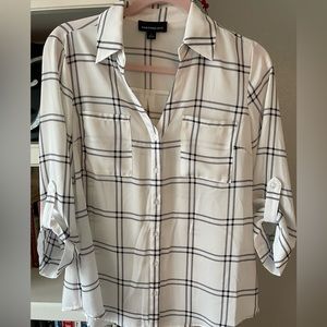 Light weight 3/4 sleeve button up blouse.